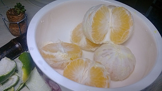 橘子红了——面包机版橘子果酱的做法步骤：2